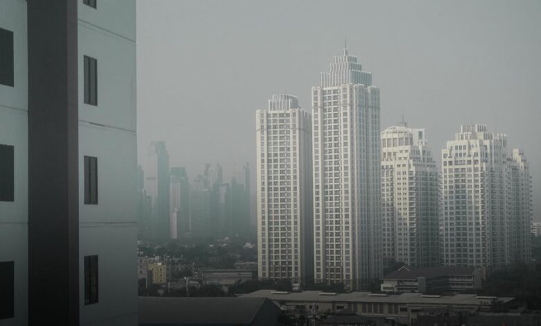 Foto: Hafidz Azro'i. Polluted air in Jakarta is caused by urban inequality