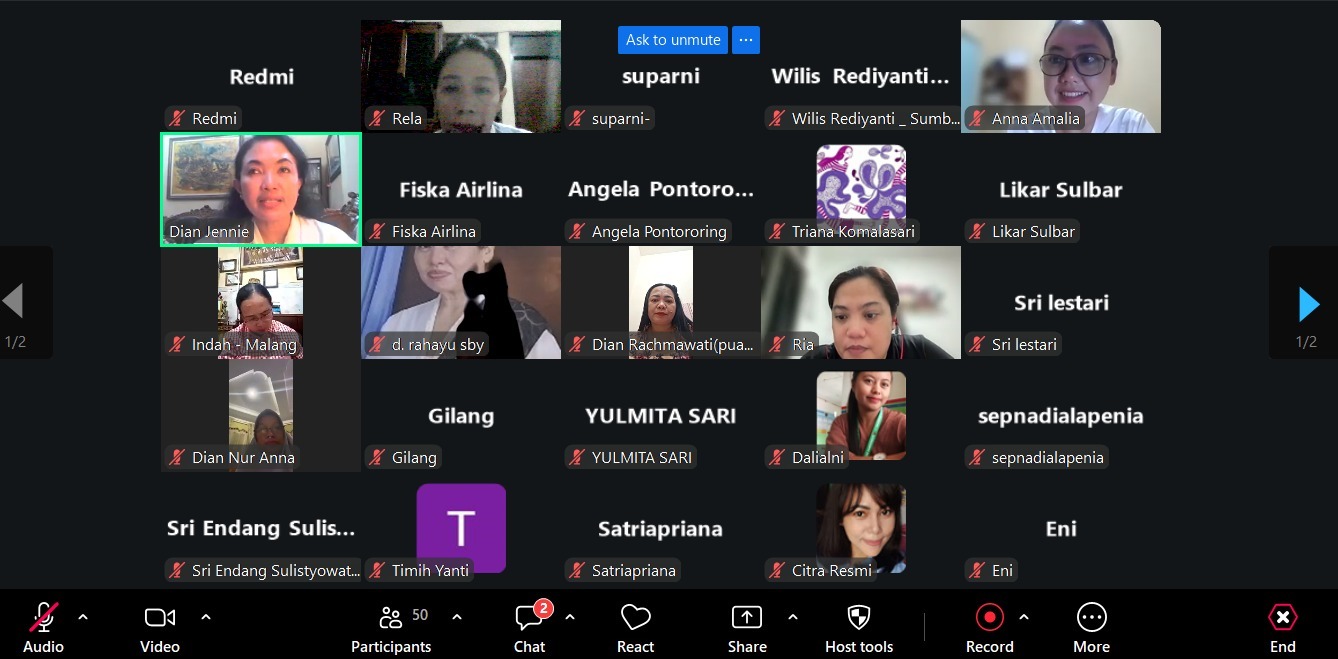 Foto kegiatan Sekolah Berbasis Online Puanhayati yang diselenggarakan lewat Zoom. Salah satu peserta bernama Dian Jennie sedang berbicara.
