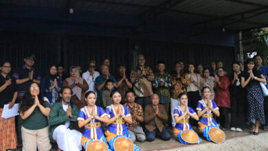 Foto Natasya Nikita N. Peserta dan penyelenggaran Sekolah Agama Leluhur Angkatan IV di sanggar Sri Tumuwuh.