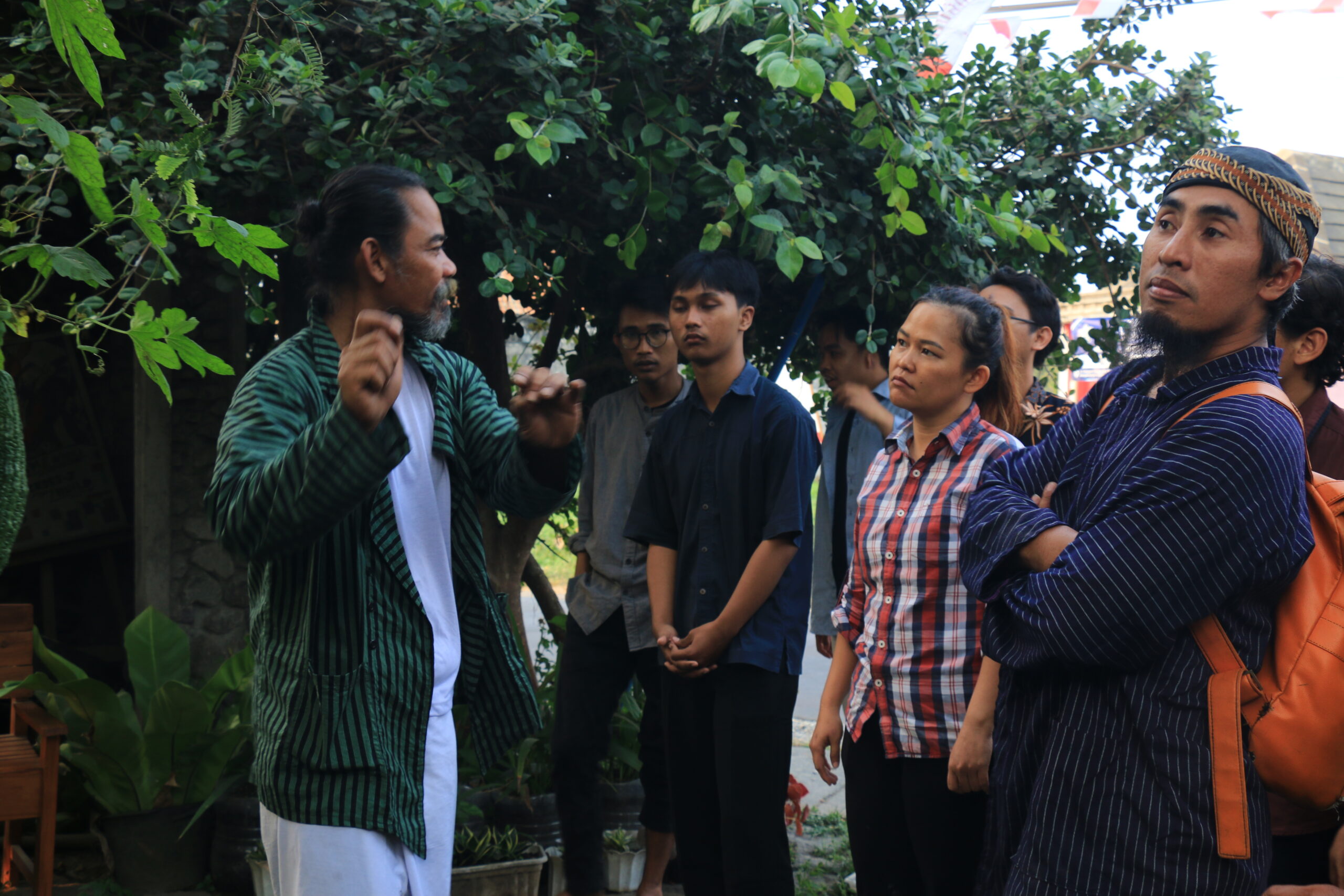 Foto Natasya Nikita N. Kukuh Tigo Manggala menjelaskan tentang olah rasa dalam tradisi kepercayaan leluhur masyarakat Jawa. Sikap olah rasa itu membentuk karakter untuk pelestarian tradisi dan kebijaksanaan dalam pemanfaatan pangan yang dapat diwariskan untuk generasi selanjutnya.